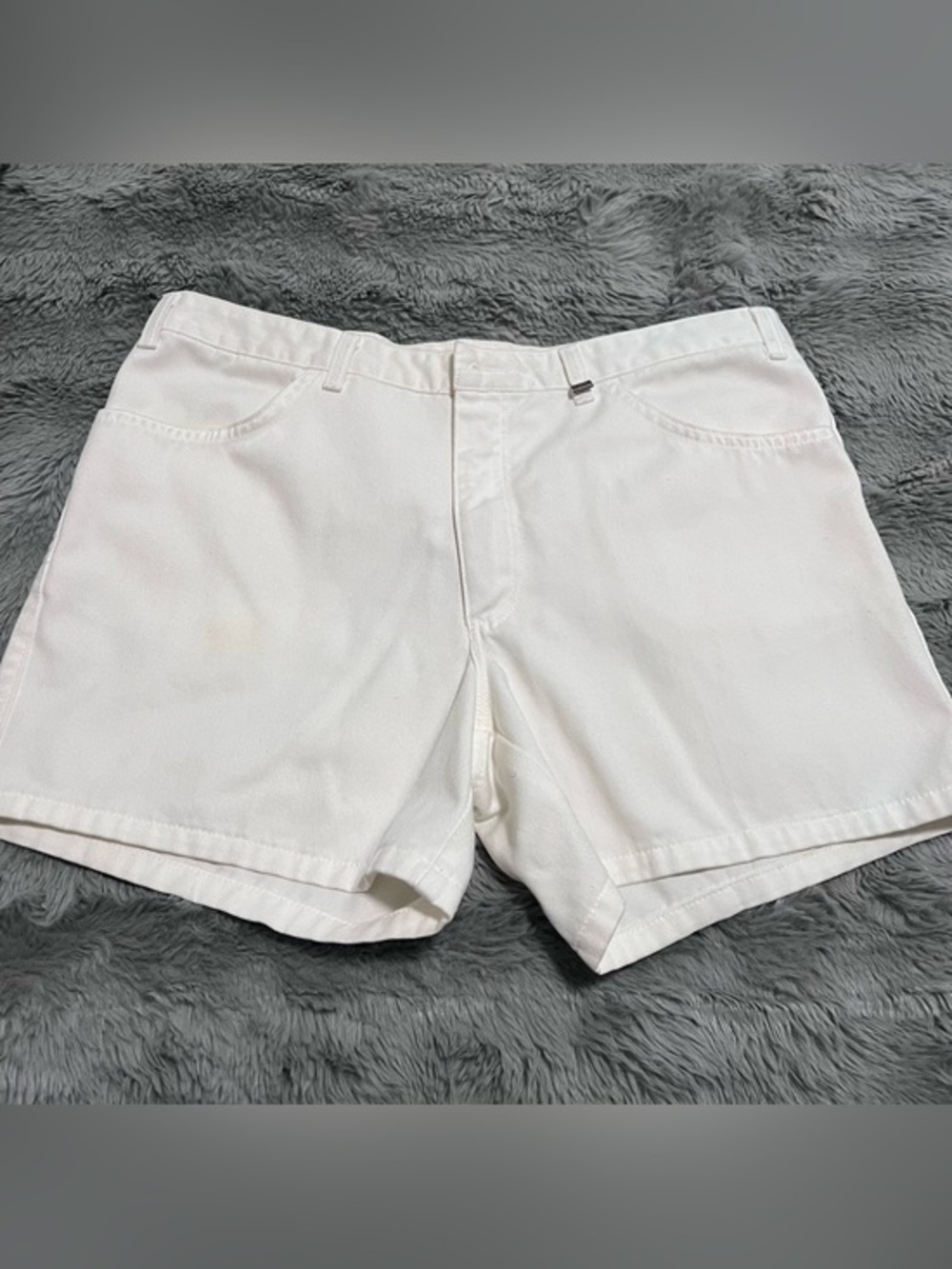 Vintage Canda off white womens shorts in excellent condition